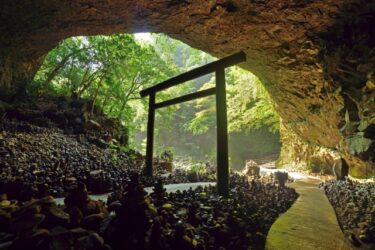 古事記の物語③～拗ねる日本の最高神を誘い出せ！天の岩戸隠れ～